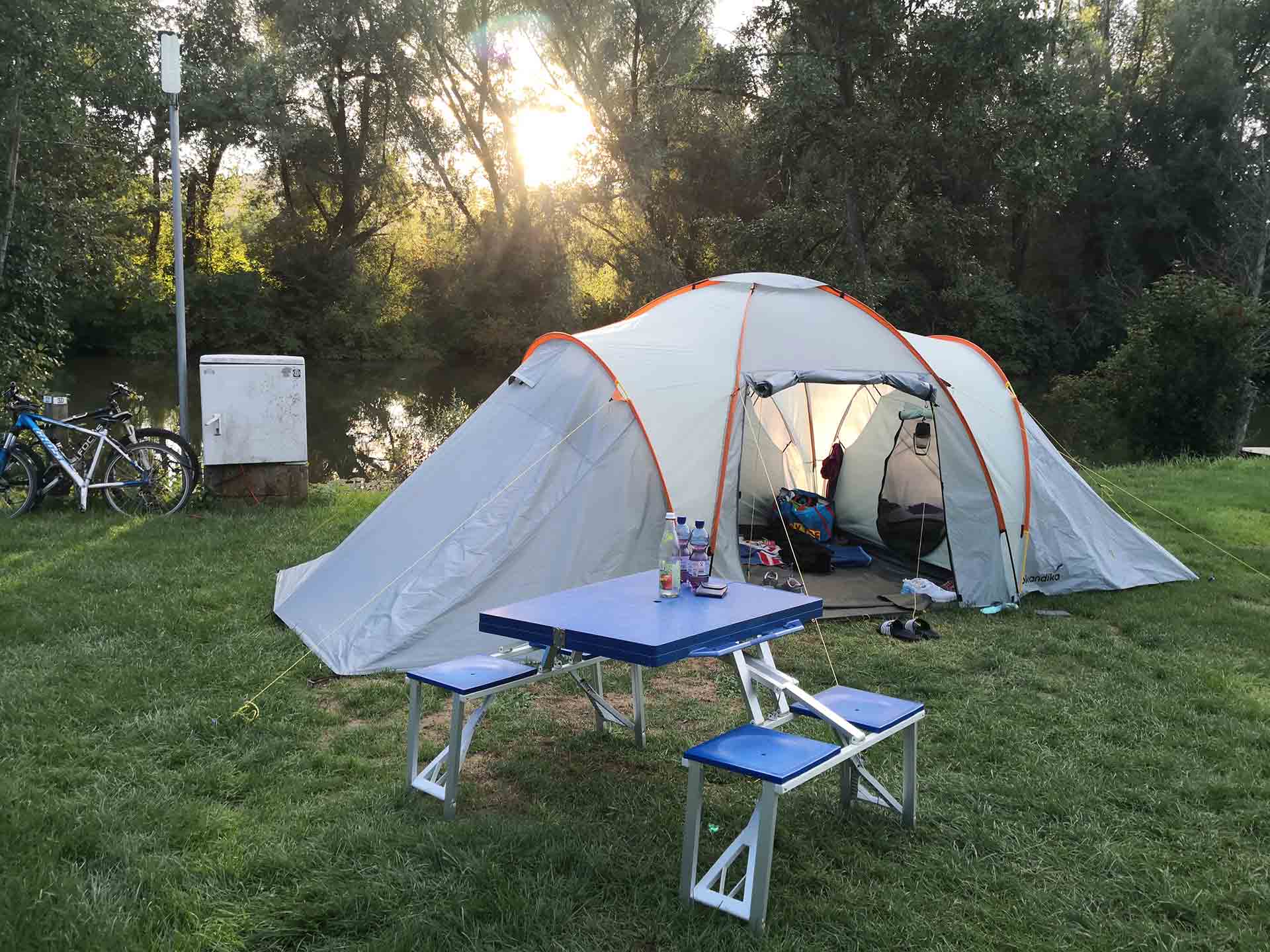 Unser Zelt auf dem Campingplatz Kratzmühle